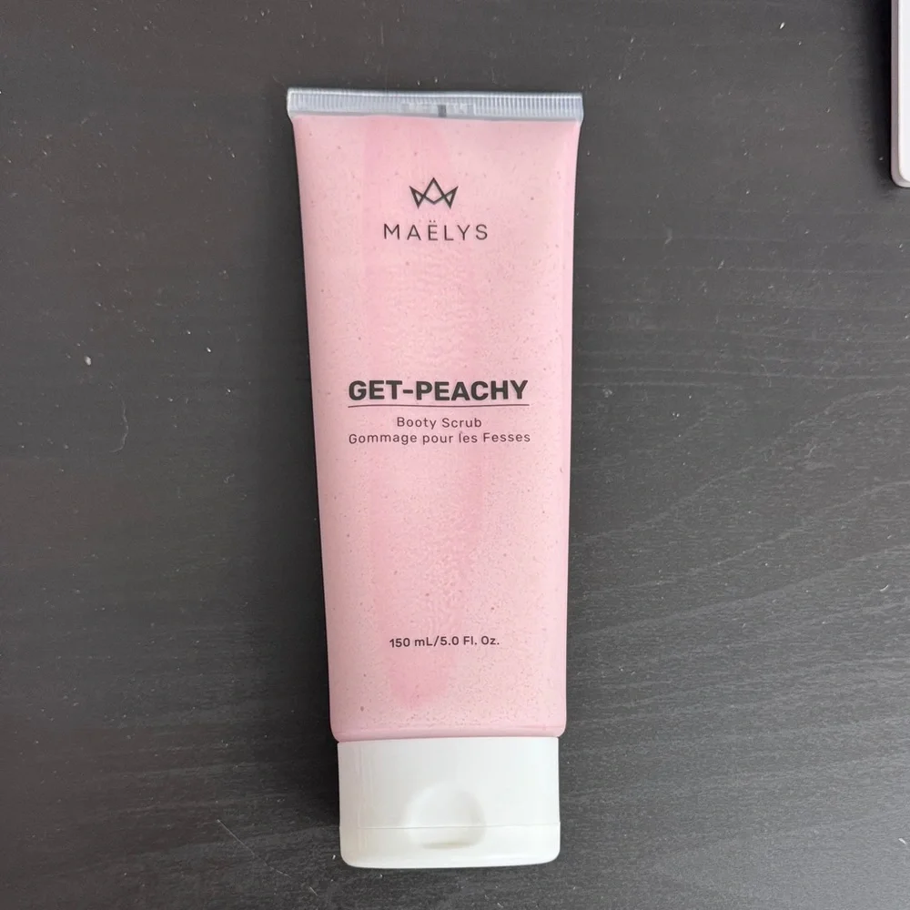 Maelys get peachy booty scrub